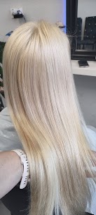 Długie włosy po koloryzacji na jasny blond